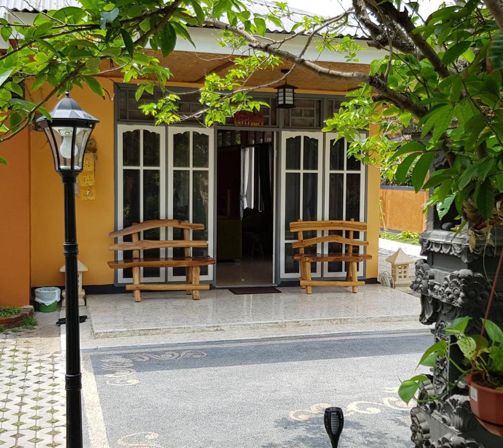 Dewi Sri Guesthouse Матарам Екстериор снимка