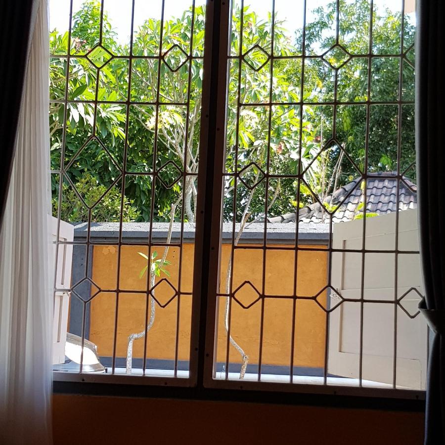 Dewi Sri Guesthouse Матарам Екстериор снимка