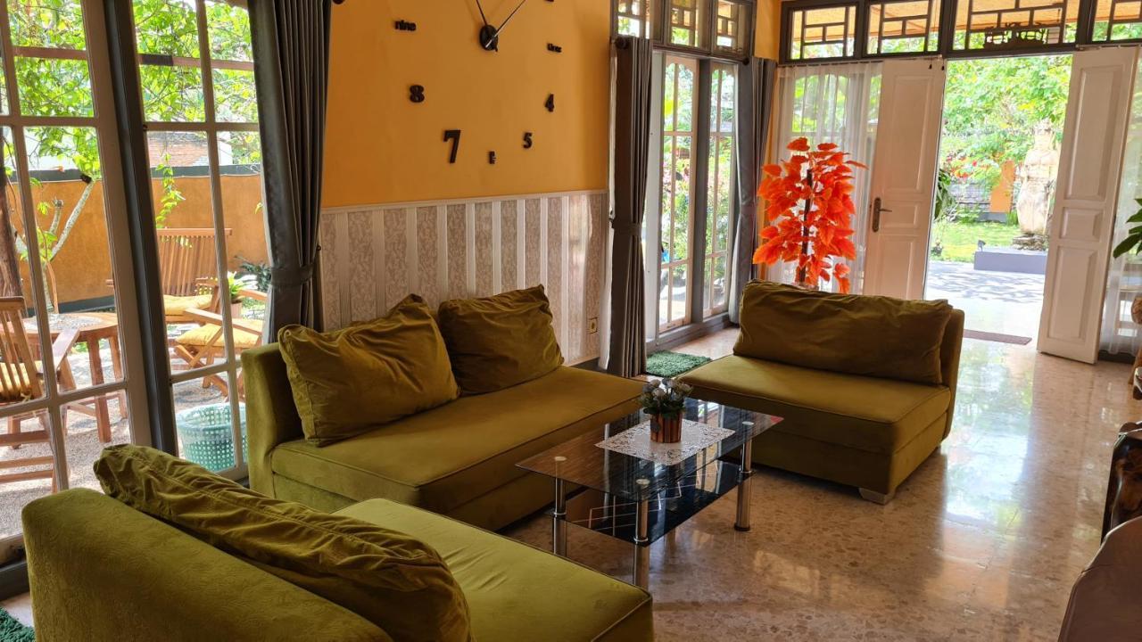 Dewi Sri Guesthouse Матарам Екстериор снимка