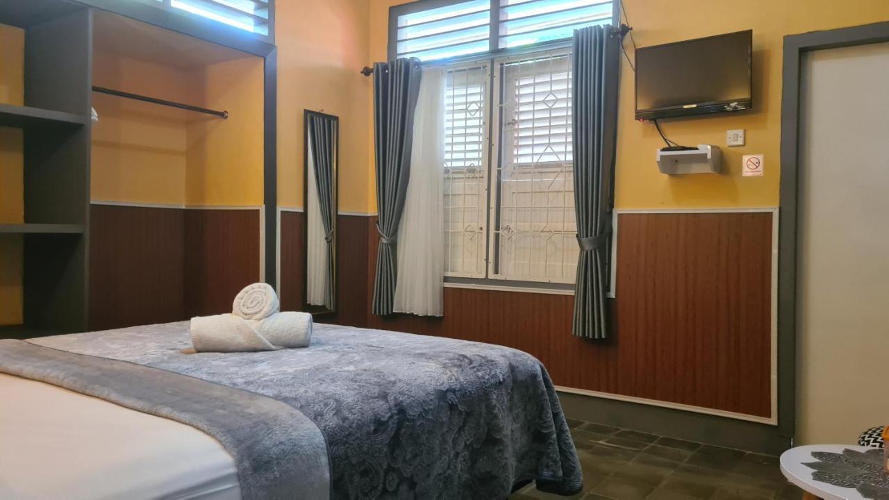 Dewi Sri Guesthouse Матарам Екстериор снимка