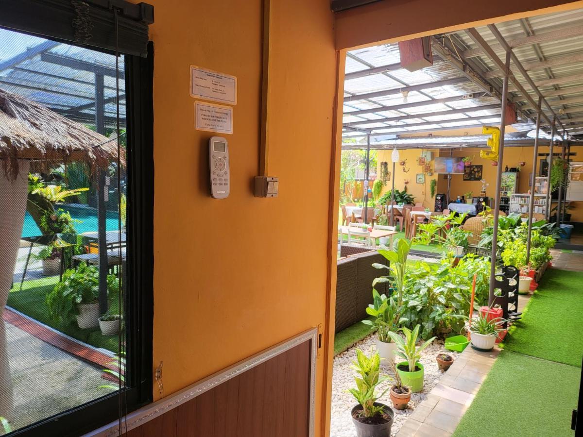 Dewi Sri Guesthouse Матарам Екстериор снимка