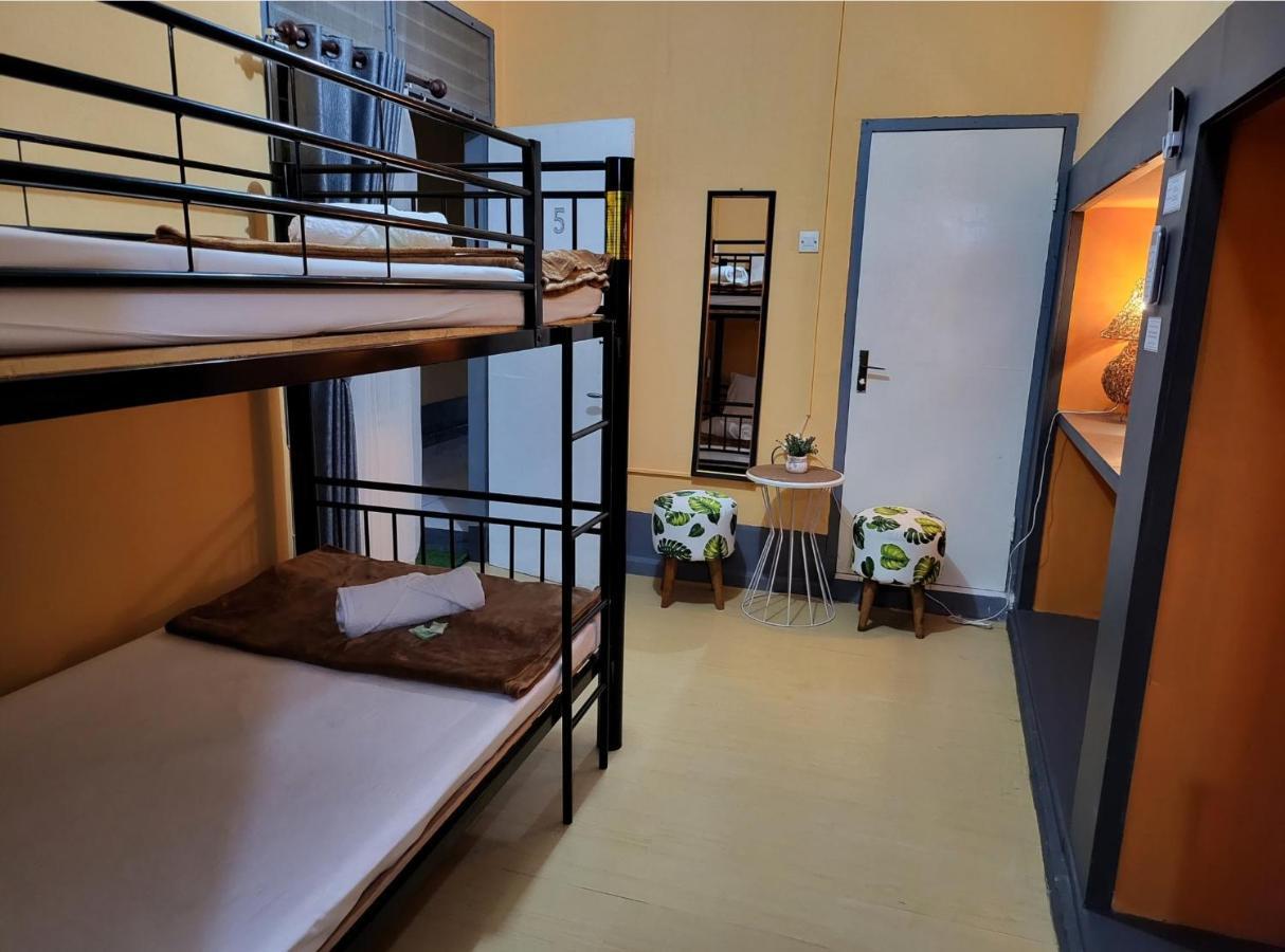 Dewi Sri Guesthouse Матарам Екстериор снимка