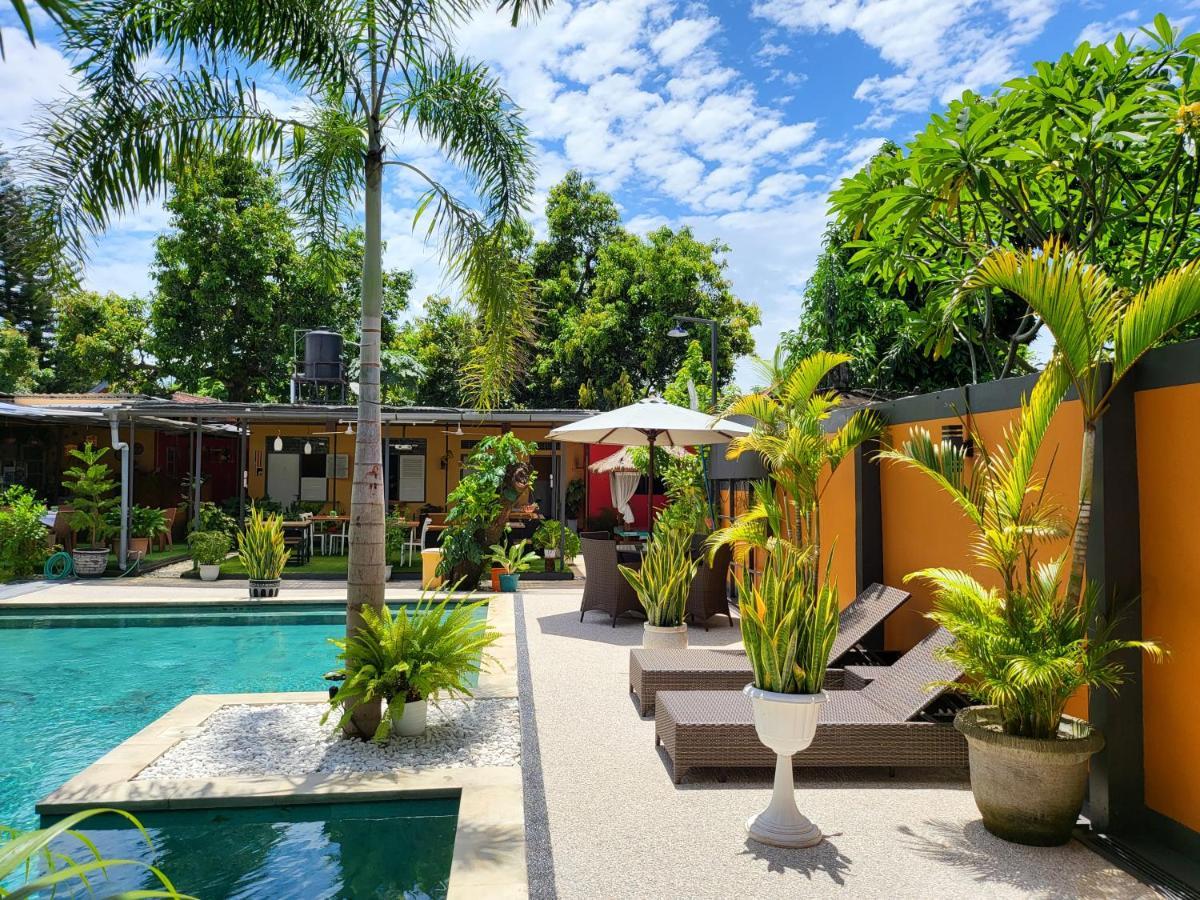 Dewi Sri Guesthouse Матарам Екстериор снимка