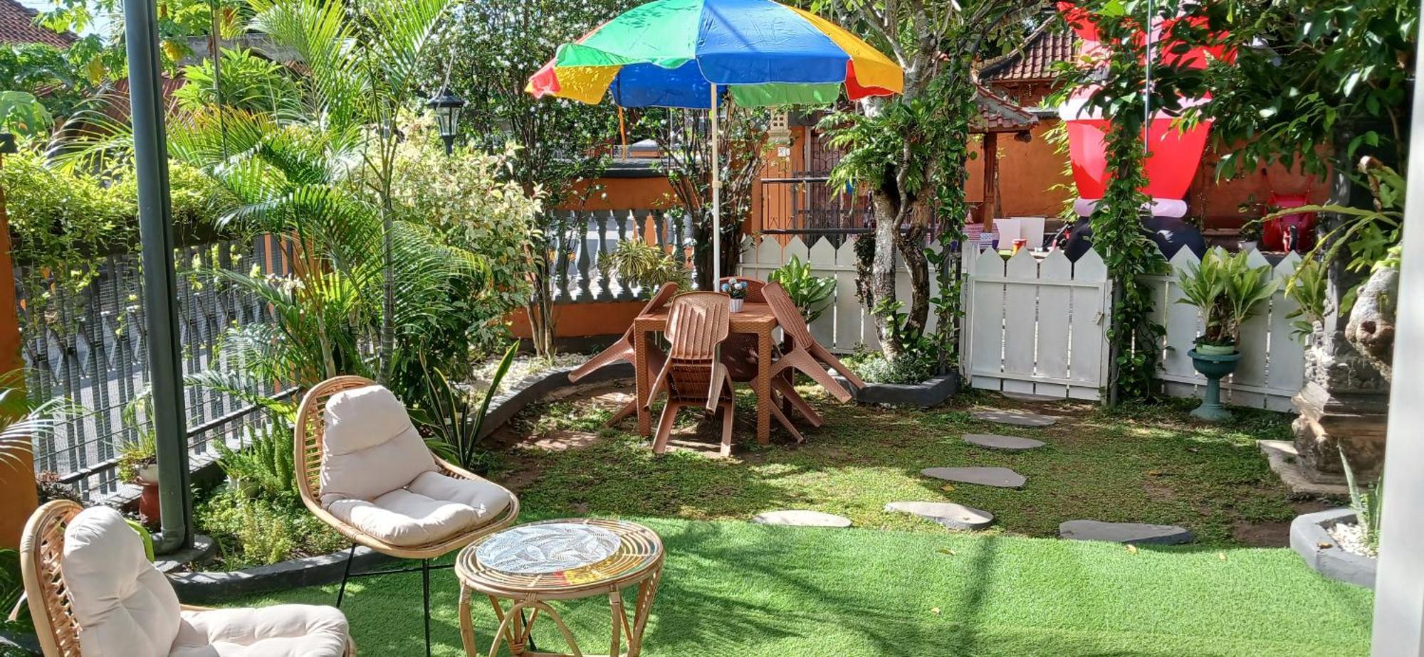 Dewi Sri Guesthouse Матарам Екстериор снимка