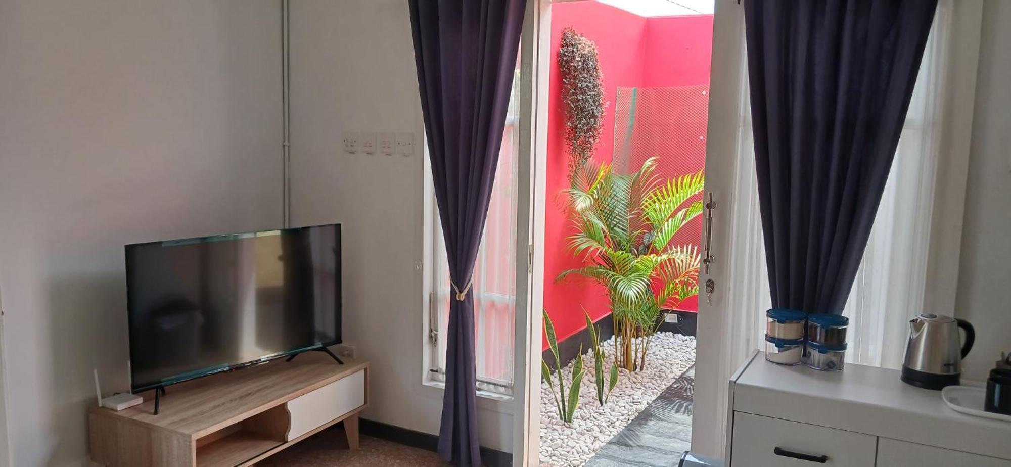 Dewi Sri Guesthouse Матарам Екстериор снимка