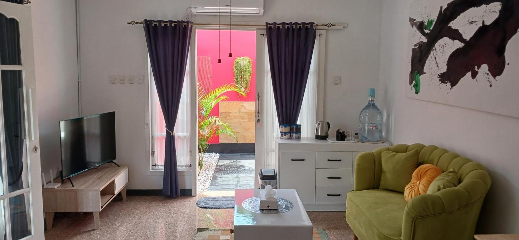 Dewi Sri Guesthouse Матарам Екстериор снимка