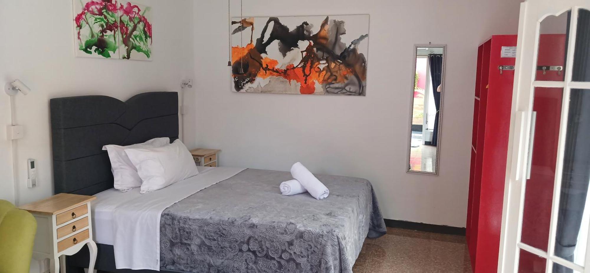Dewi Sri Guesthouse Матарам Екстериор снимка