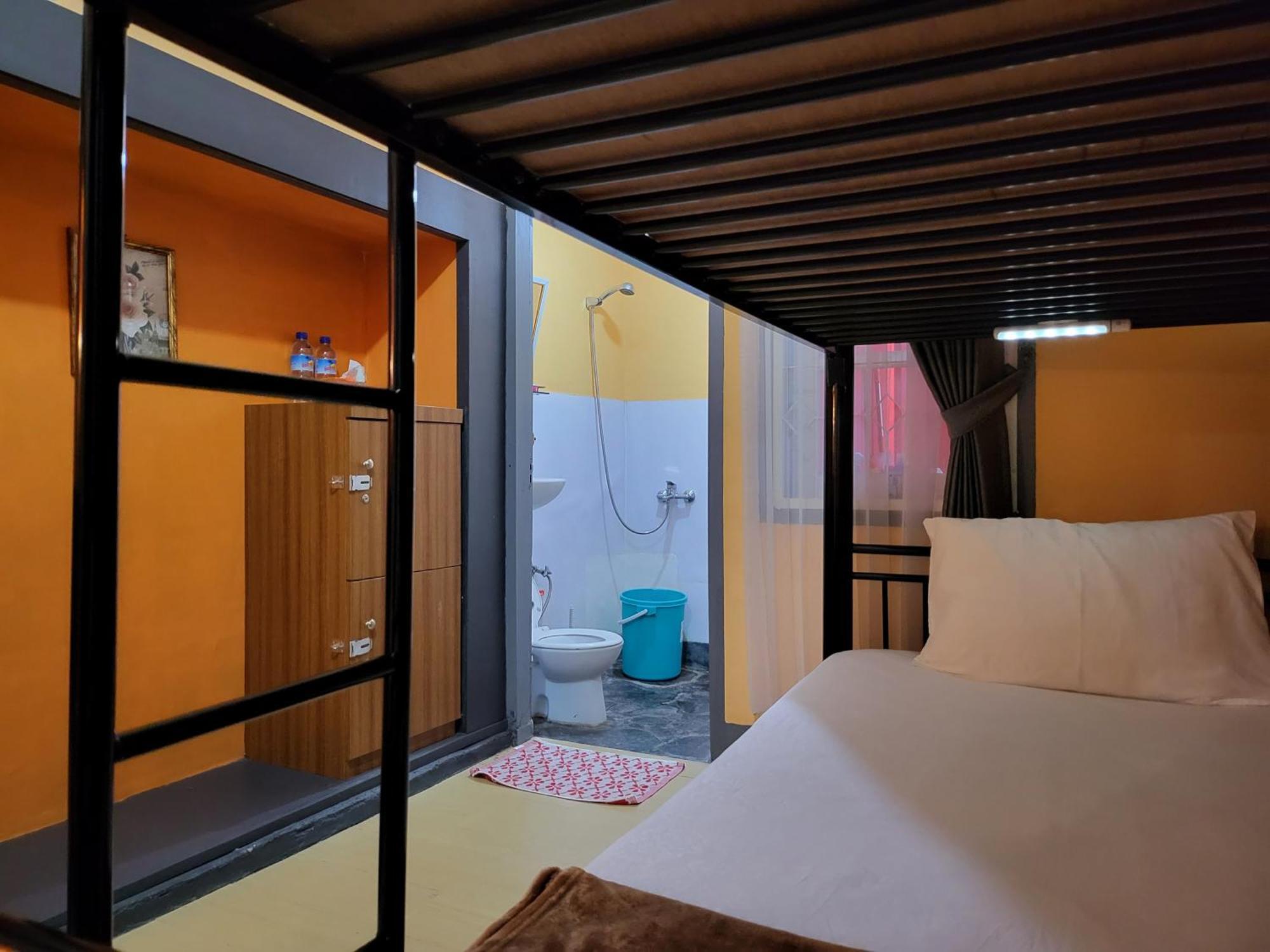Dewi Sri Guesthouse Матарам Екстериор снимка