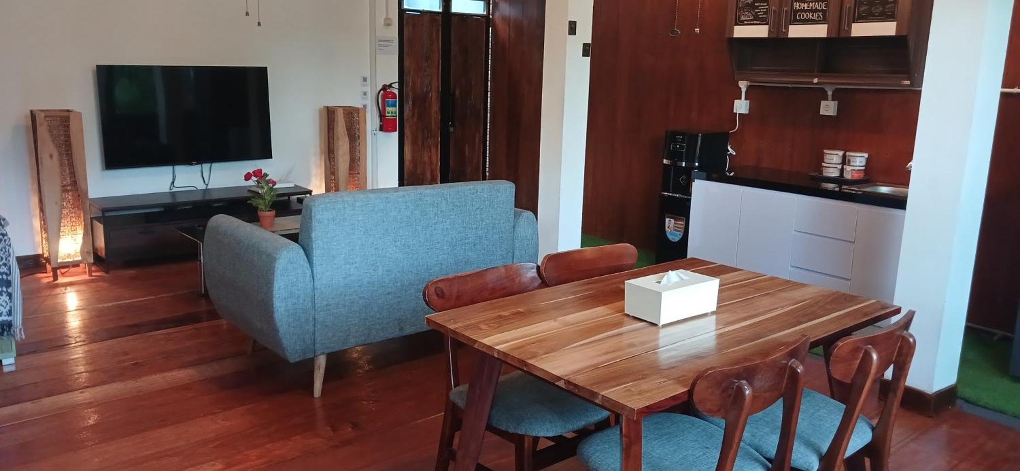Dewi Sri Guesthouse Матарам Екстериор снимка