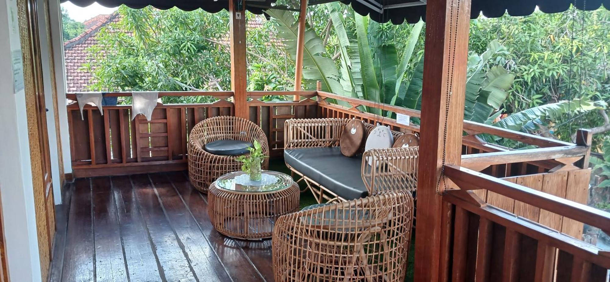 Dewi Sri Guesthouse Матарам Екстериор снимка