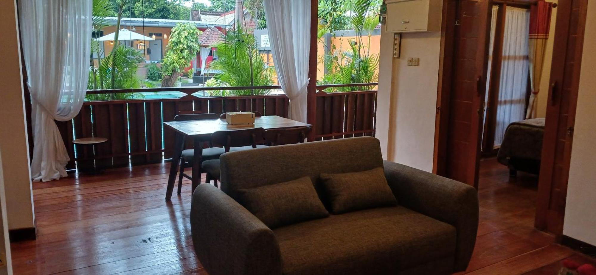 Dewi Sri Guesthouse Матарам Екстериор снимка