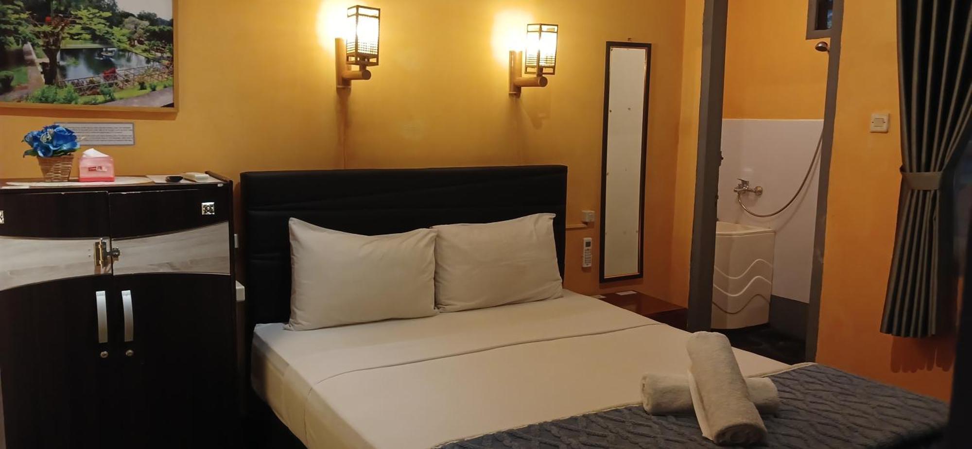 Dewi Sri Guesthouse Матарам Екстериор снимка
