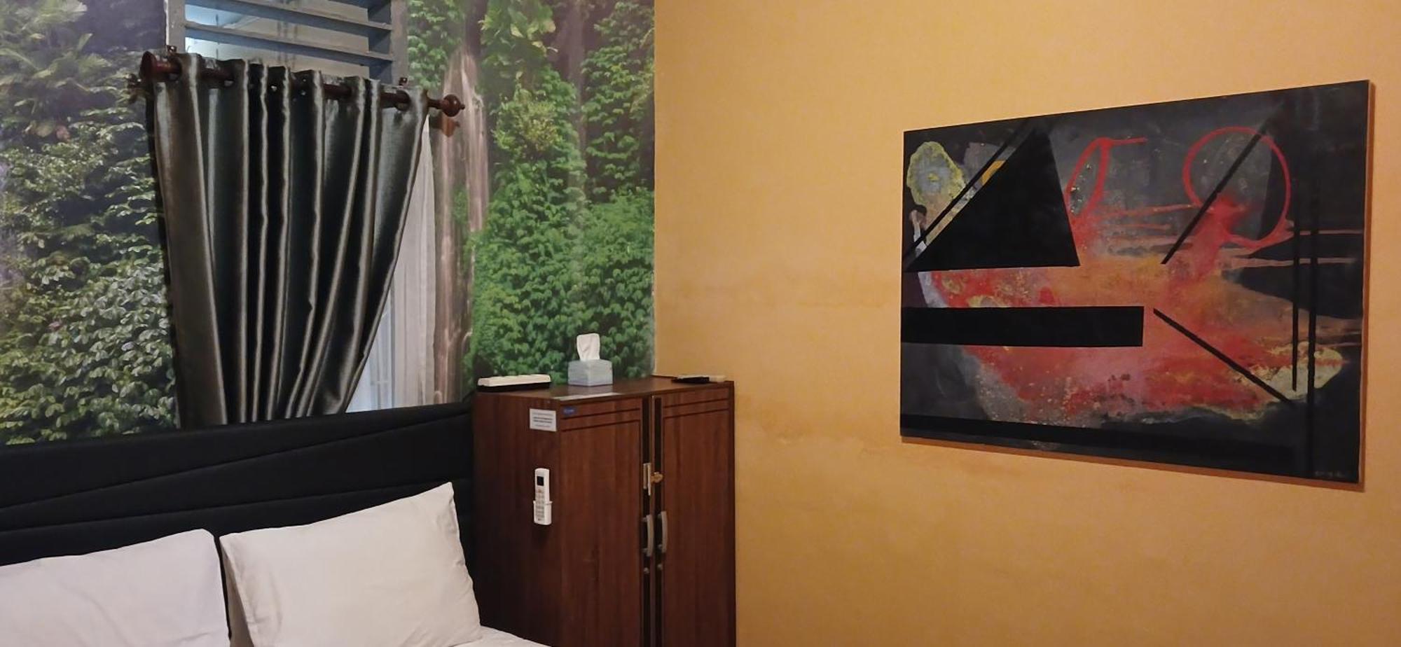 Dewi Sri Guesthouse Матарам Екстериор снимка