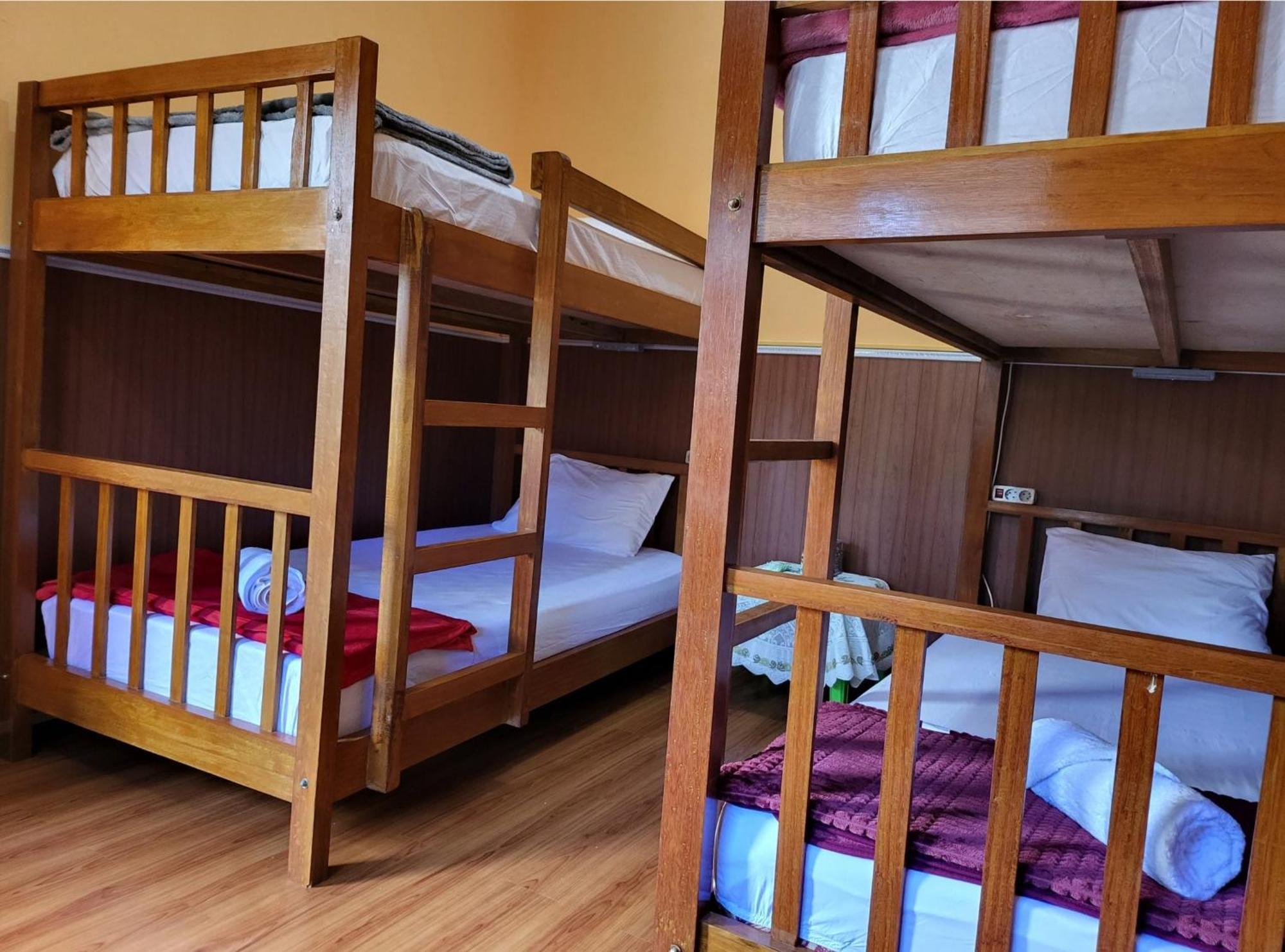 Dewi Sri Guesthouse Матарам Екстериор снимка