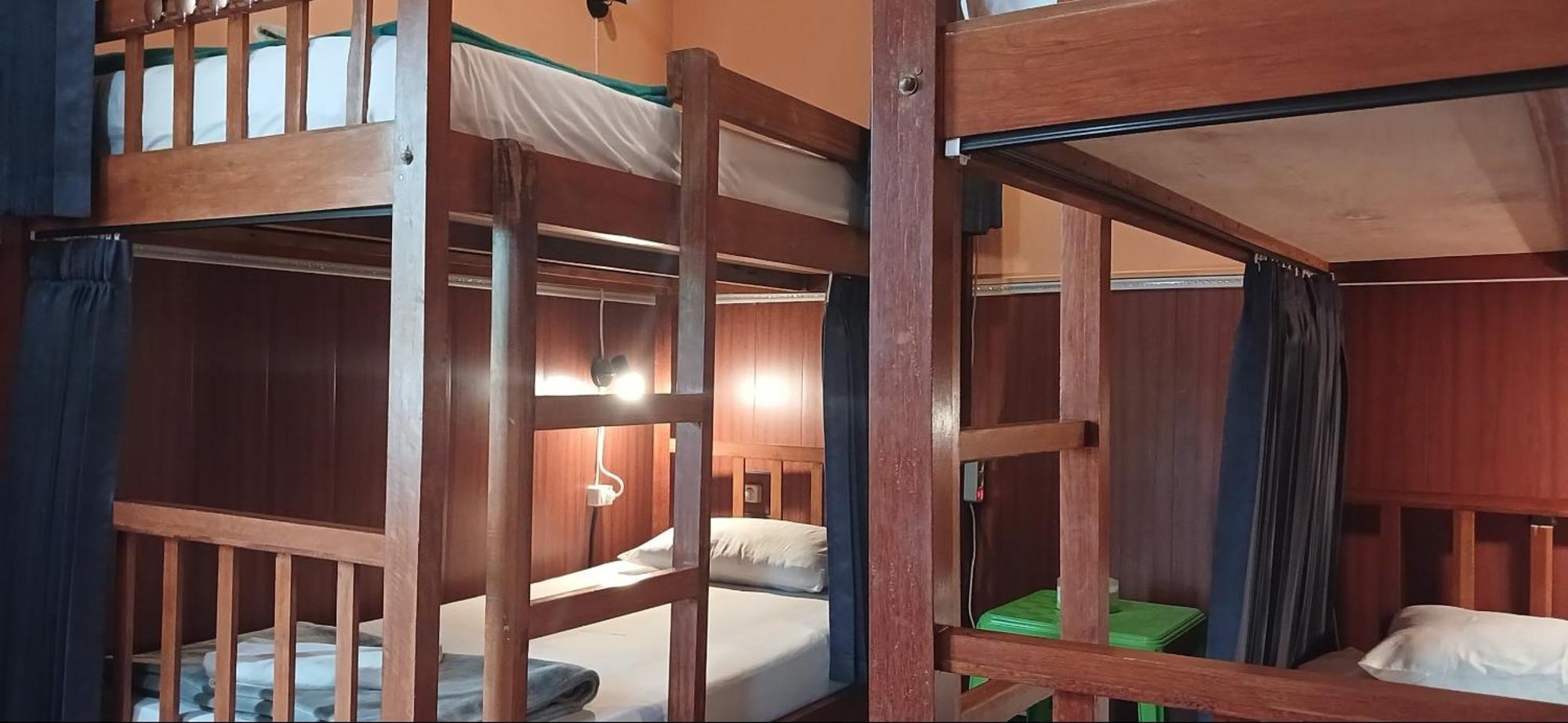 Dewi Sri Guesthouse Матарам Екстериор снимка