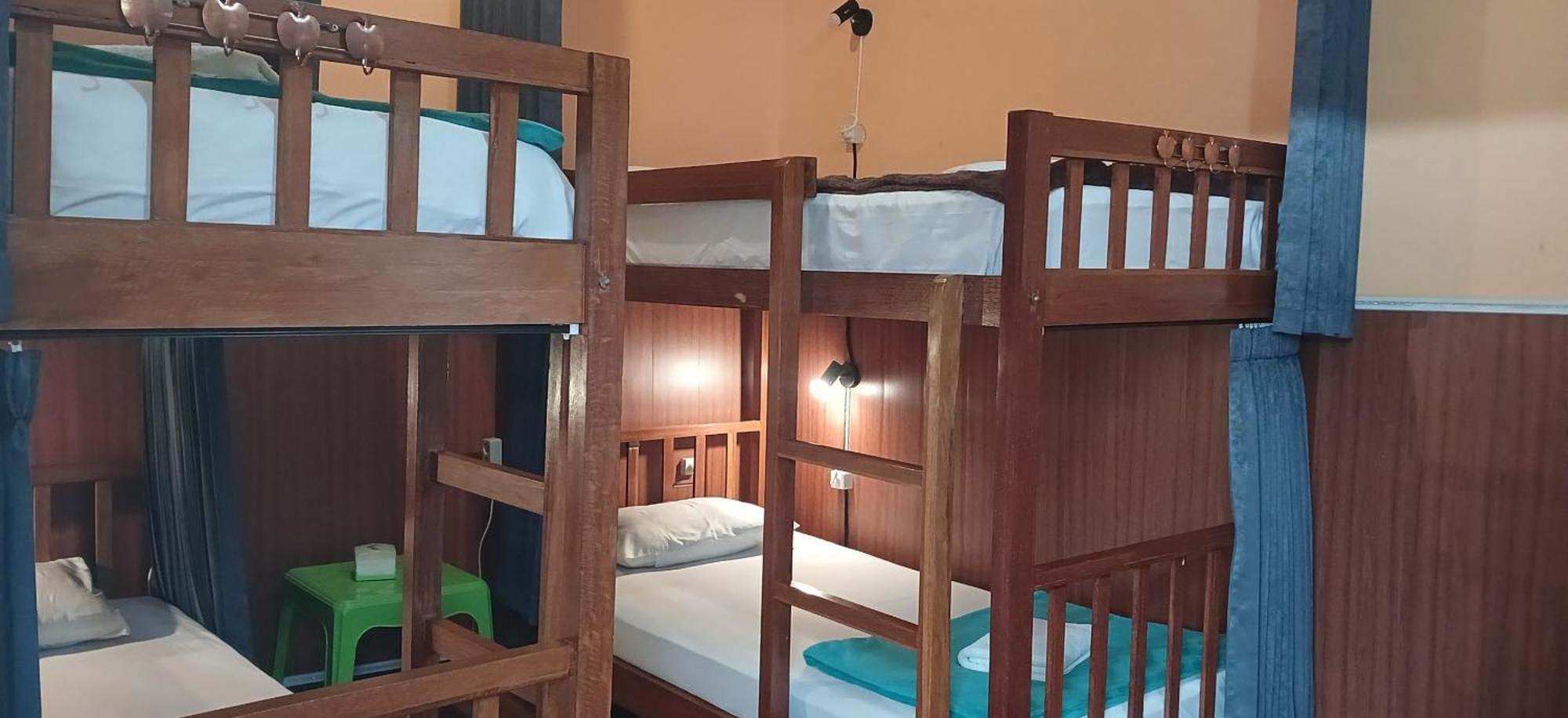 Dewi Sri Guesthouse Матарам Екстериор снимка